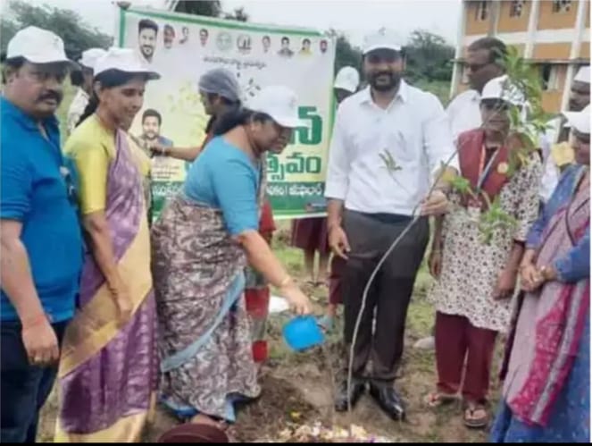 మొక్కలు నాటి పర్యావరణాన్ని కాపాడుకుందాం’: జిల్లా కలెక్టర్ వెంకటేష్ ధోత్రే