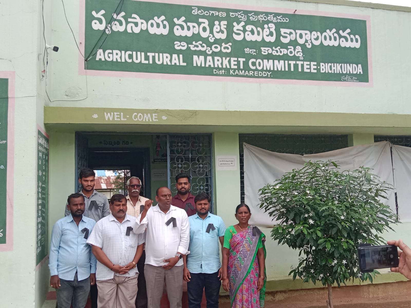 ఏఎంసి సెక్రెటరీ పై దాడి హేళన చర్య …. జిల్లా అధ్యక్షులు రాజ్ కుమార్