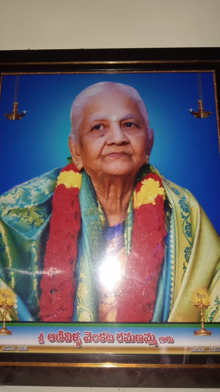 వృద్ధాశ్రమల అన్నసమరాధన మరియు నోటు పుస్తకాల పంపిణీ