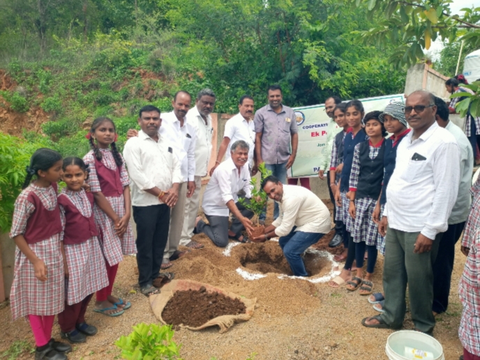 ప్రతి ఒక్కరు ఒక మొక్క నాటాలి