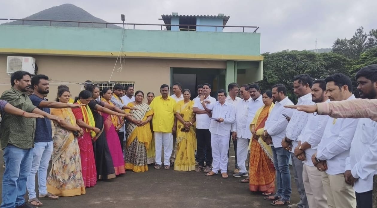 పాడేరు గ్రామ కమిటీ ఎన్నిక పరిశీలకులు : బుద్ధ నాగ జగదీష్