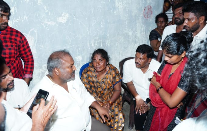 గల్లంతైన మత్స్యకారుడి కుటుంబాన్ని ప్రభుత్వం అన్ని విధాలా ఆదుకుంటుంది