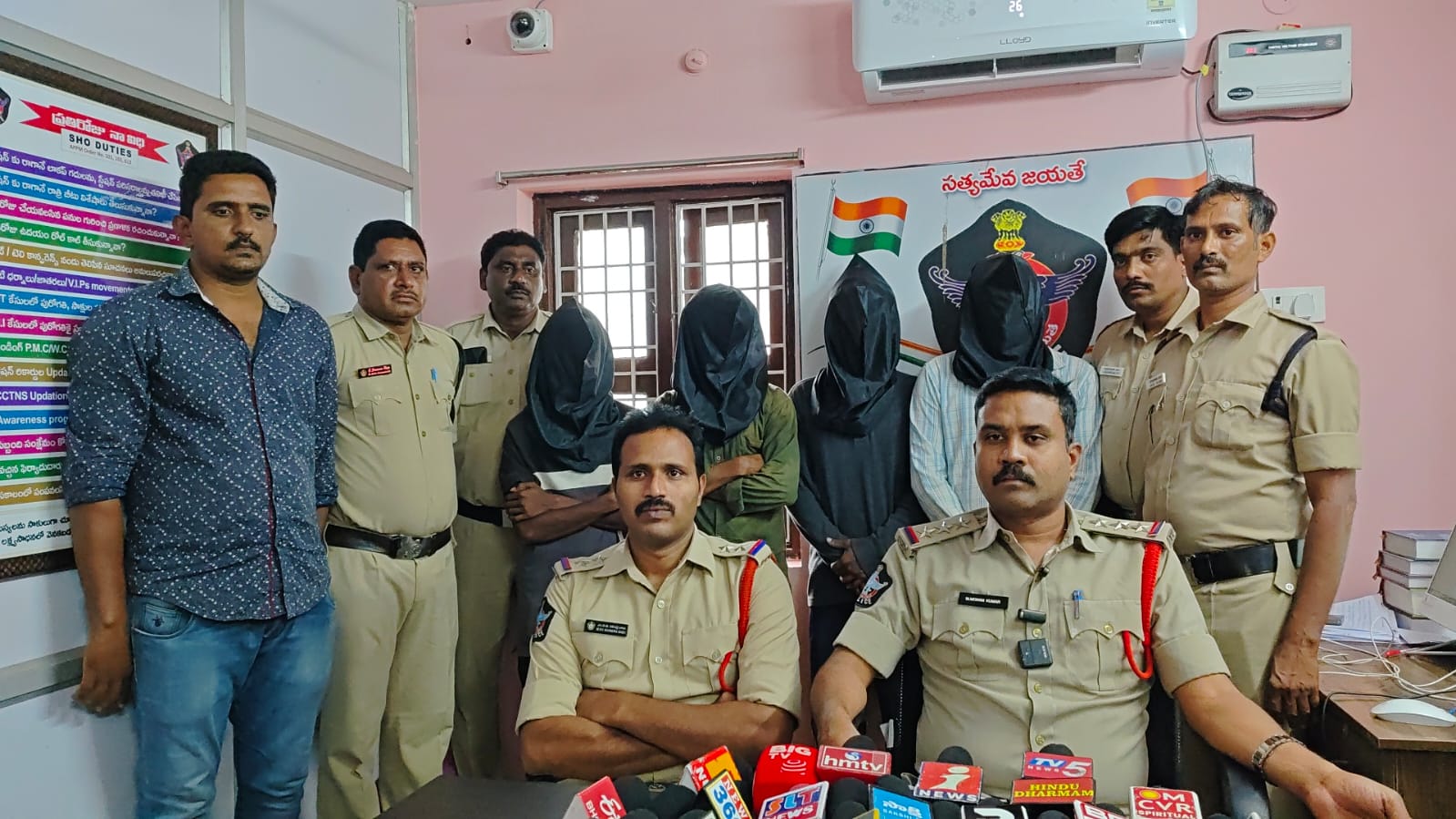 9 కేజీల గంజాయి స్వాధీనంనలుగురు యువకుల అరెస్ట్