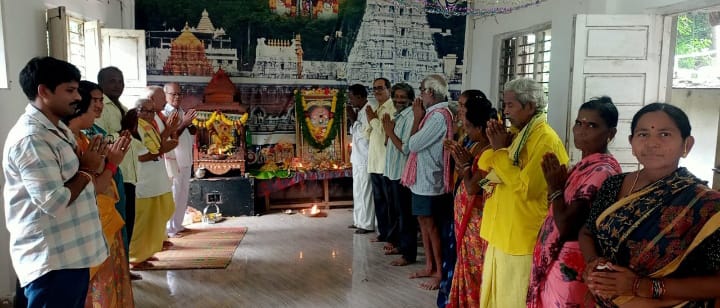 శ్రీ వెంకటేశ్వర స్వామికి ప్రత్యేక పూజలు