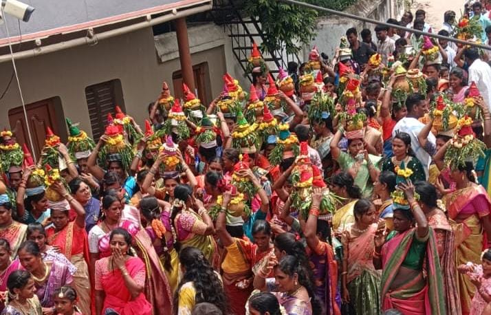 ఘనంగా బోనాల పండుగ