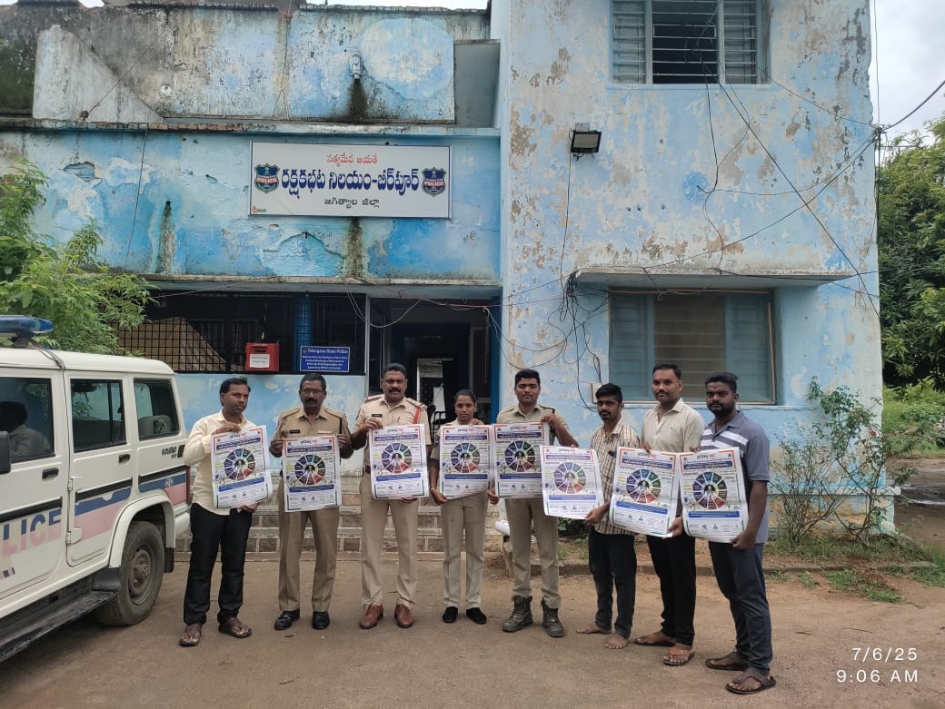 బీరుపూర్ ఎస్.ఐ చేతుల మీదుగా సైబర్ క్రైమ్ అవగాహన పోస్టర్ ఆవిష్కరణ.