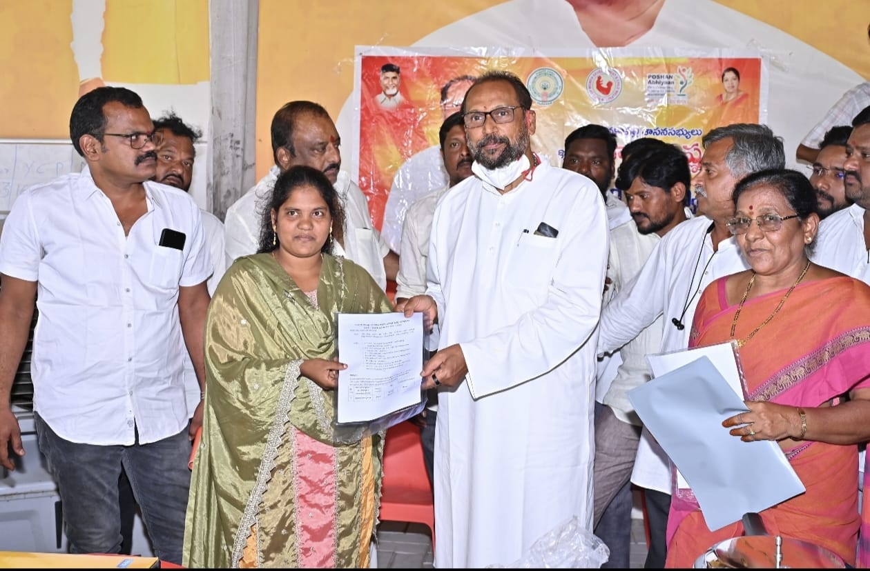 అంగన్వాడీ కేంద్రాలలో ఉద్యోగ నియామక పత్రాలు పంపిణీ కొణతాల