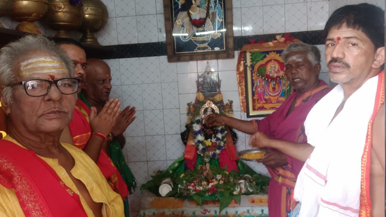 కాట్రేని కొన శ్రీ సిద్ధి వినాయక స్వామి వారికి సహస్ర నారికేల జలాభిషేకం