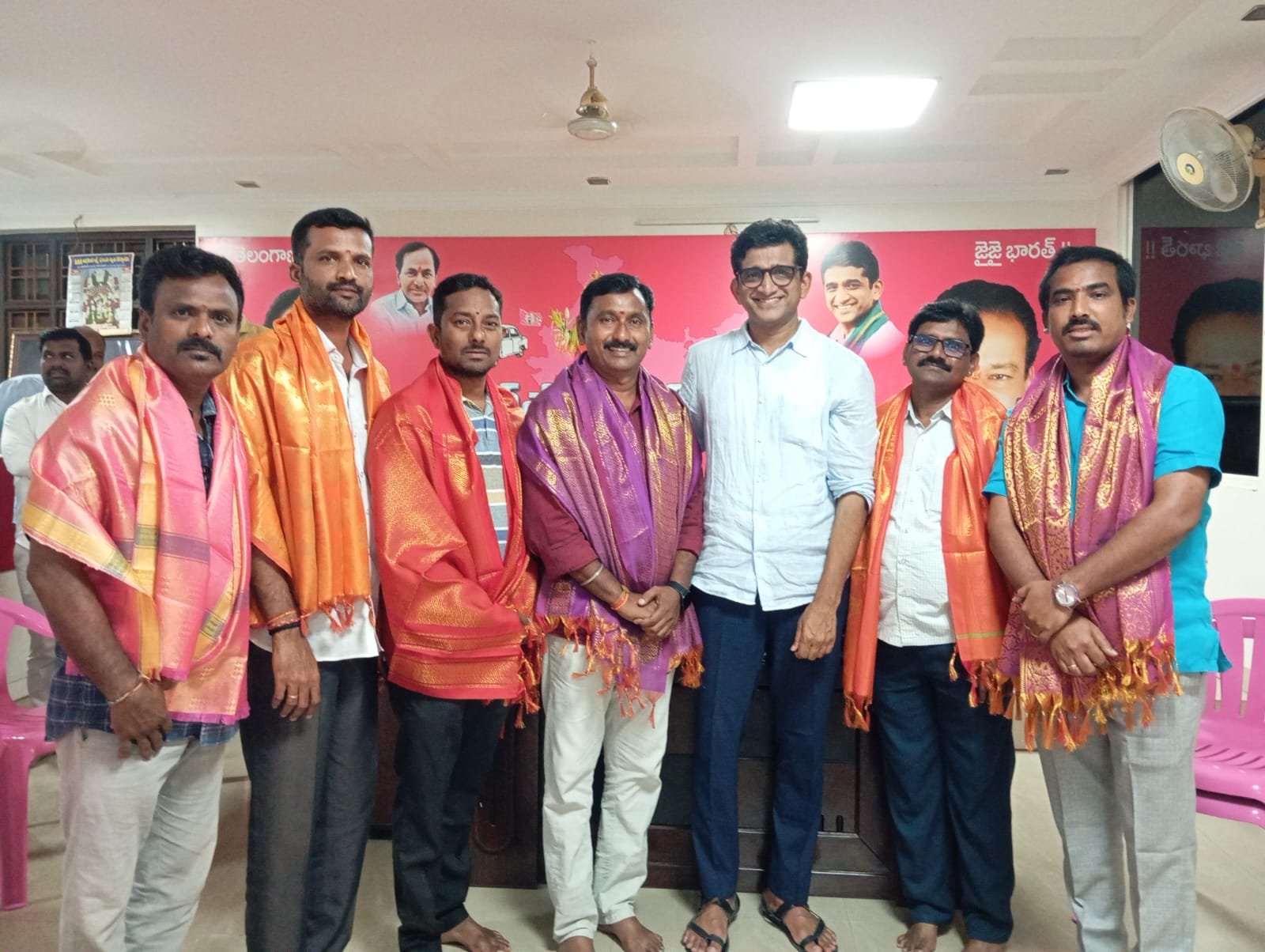 వెండి బంగారు వర్తక సంఘ నూతన కార్యవర్గాన్ని సన్మానించిన ఎమ్మెల్యే కల్వకుంట్ల సంజయ్
