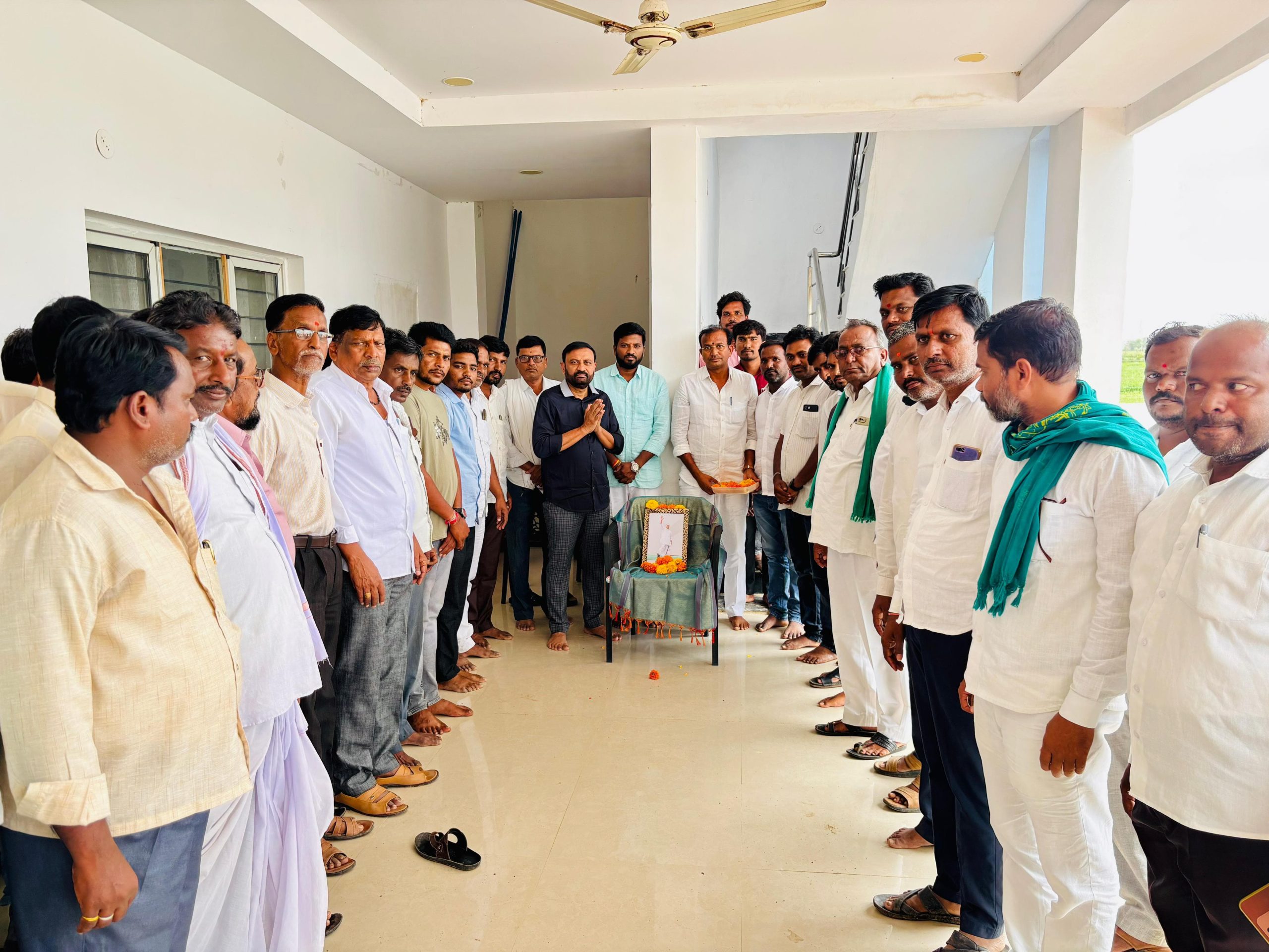 జుక్కల్ ఎమ్మెల్యే క్యాంప్ కార్యాలయంలో మాజీ ముఖ్యమంత్రి దివంగత నేత వైయస్ రాజశేఖర్ రెడ్డి జయంతి