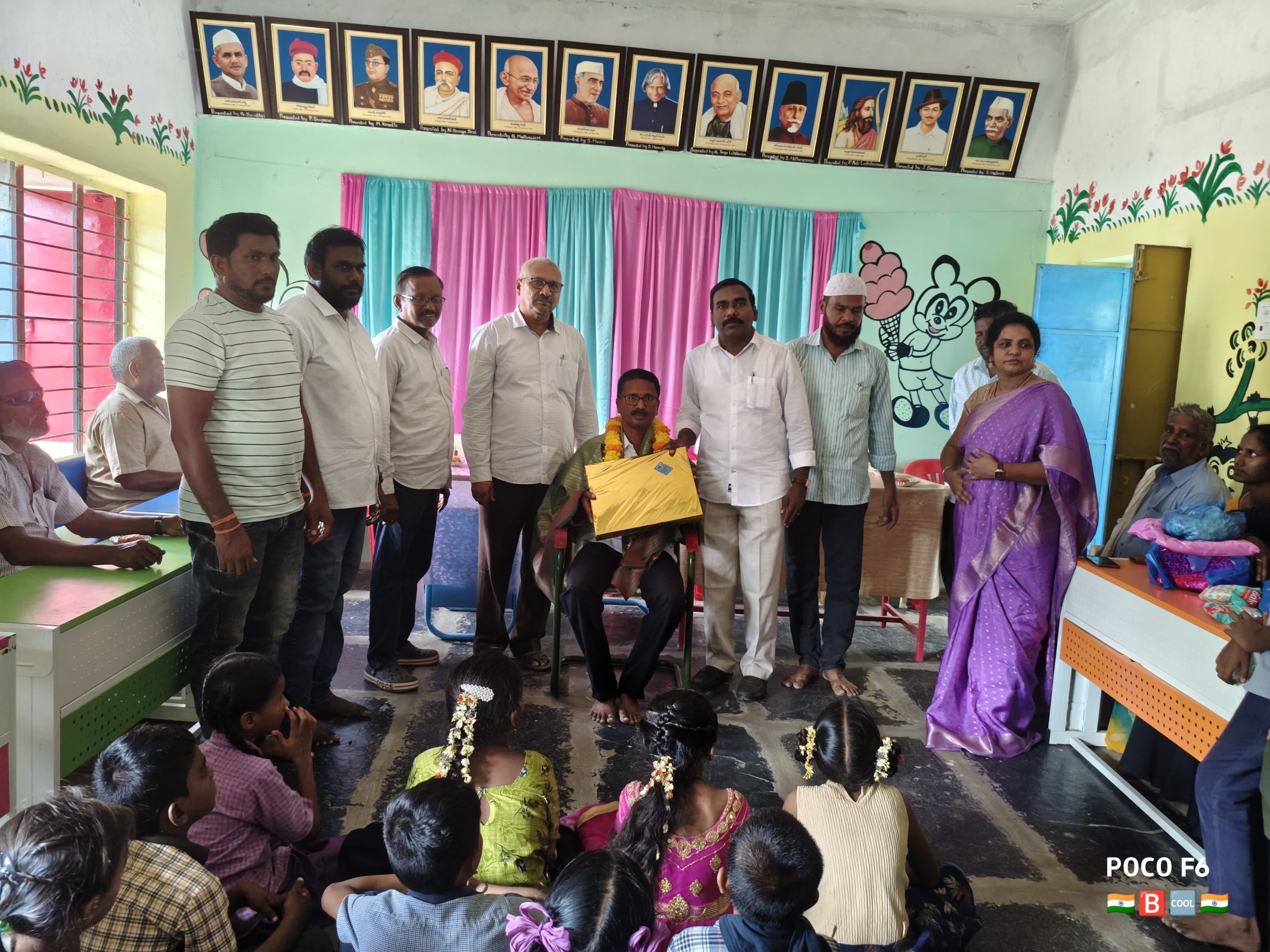 బదిలీ పై వెళ్లిన ఉపాధ్యాయుడు కు సన్మానం