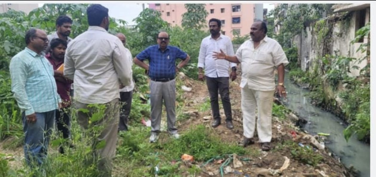 84 వ వార్డులో ఎస్ ఈ పర్యటన మాదంశెట్టి నీల బాబు