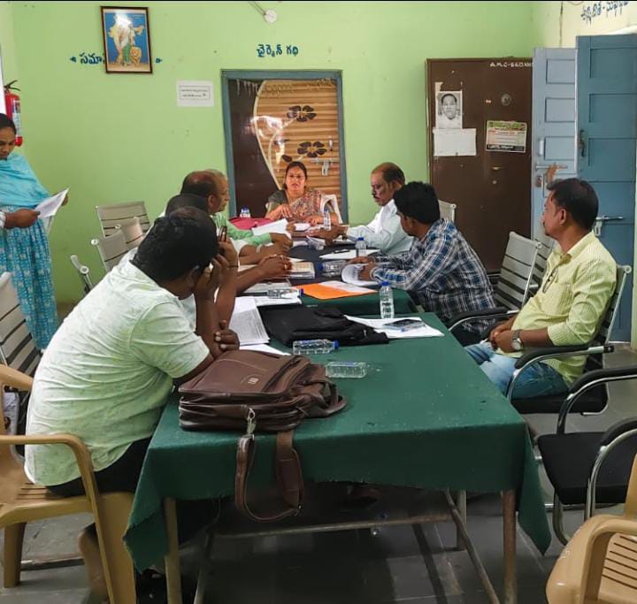 కామారెడ్డి జిల్లా పరిధిలో ఉన్న పది మార్కెట్ కమిటీ కార్యదర్శుల సమీక్ష సమావేశం. …..