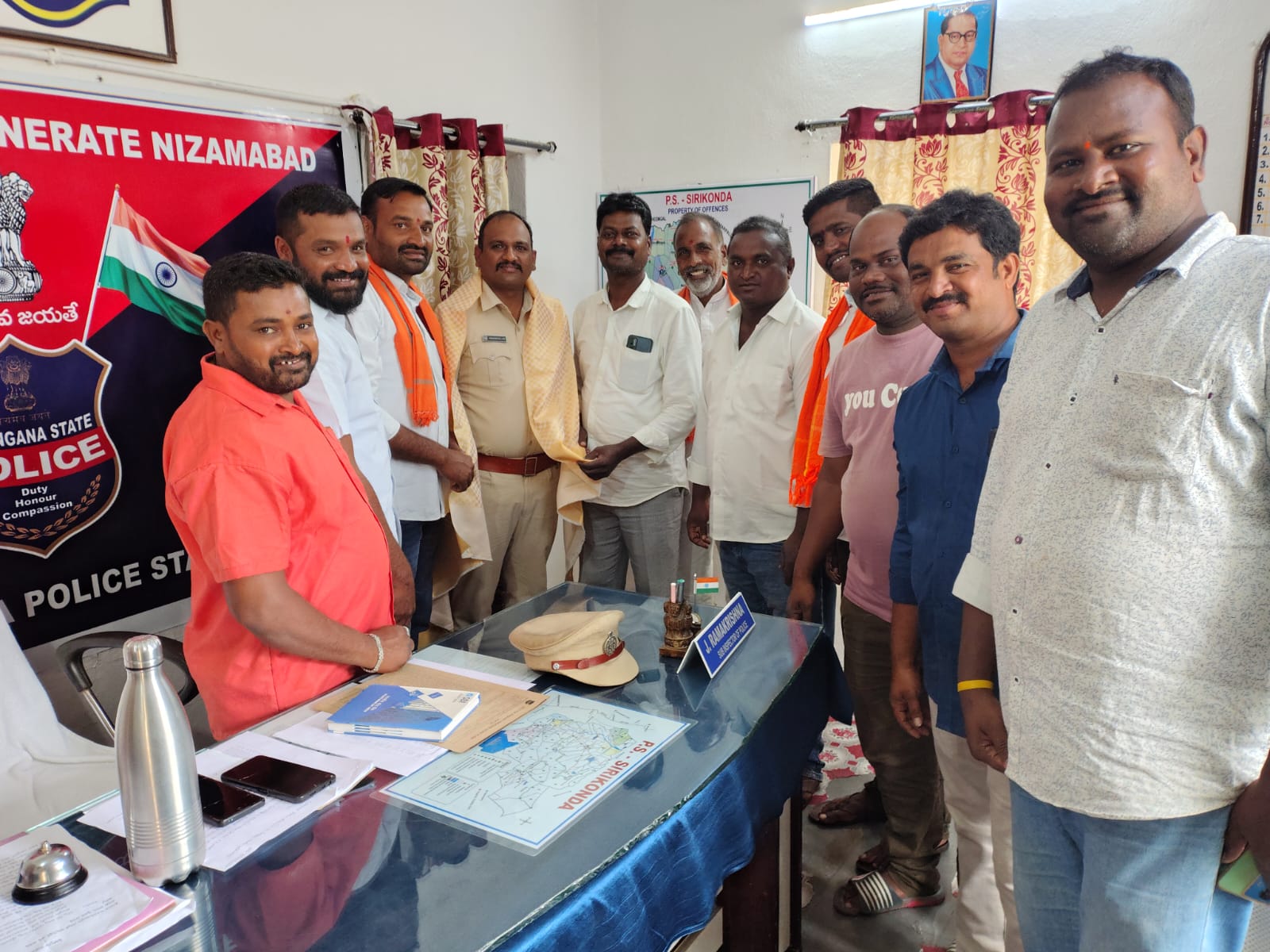బీజేపీ ఆధ్వర్యంలో నూతన ఎస్సై ని కలిసిన నాయకులు..!