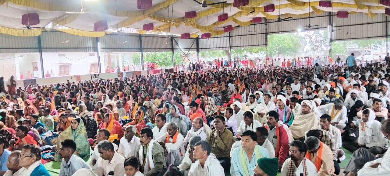 పట్నాపూర్ గ్రామానికి భారీగా తరలివచ్చిన భక్తులుభక్తులతో కిటకిటలాడుతున్న శ్రీ పూలజీ బాబా ధ్యాన మందిరం