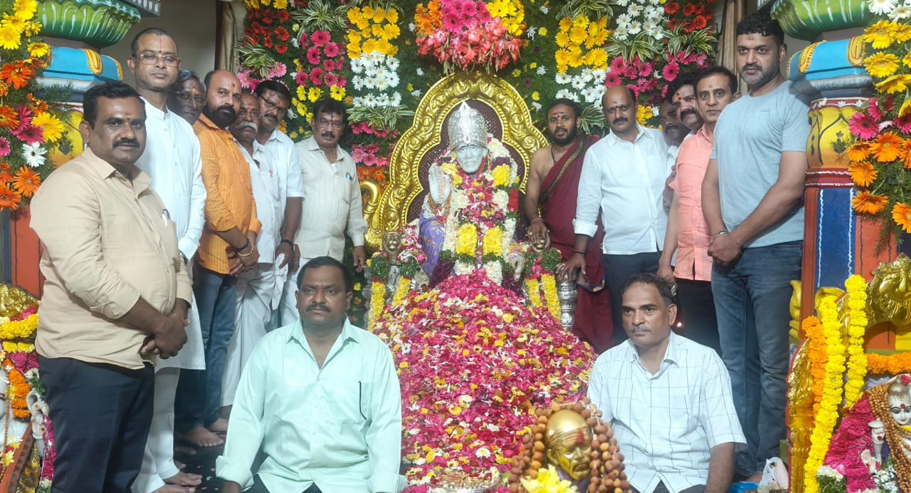 కూకట్ పల్లి బగ్ అమీర్ శ్రీ బాలాజీ స్వామి ఆలయంలో ఘనంగా గురుపూర్ణిమీ వేడుకలు