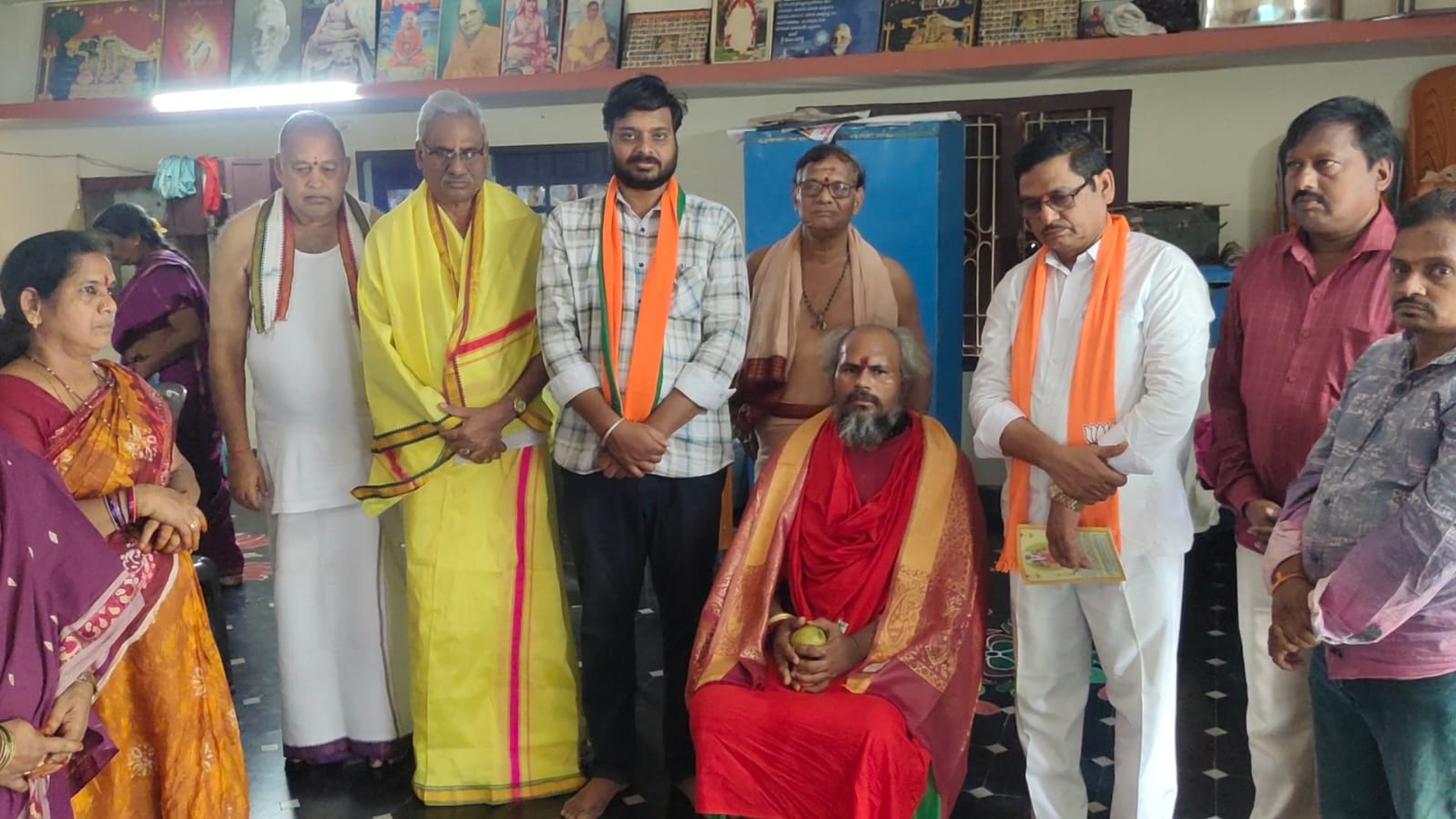 హరిహర నందన భారత స్వామి వారి ఆశీస్సులు పొందిన బిజెపి నాయకులు