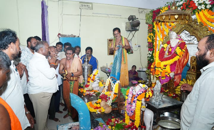 భక్తిశ్రద్ధలతోగురు పౌర్ణమి వేడుకలు