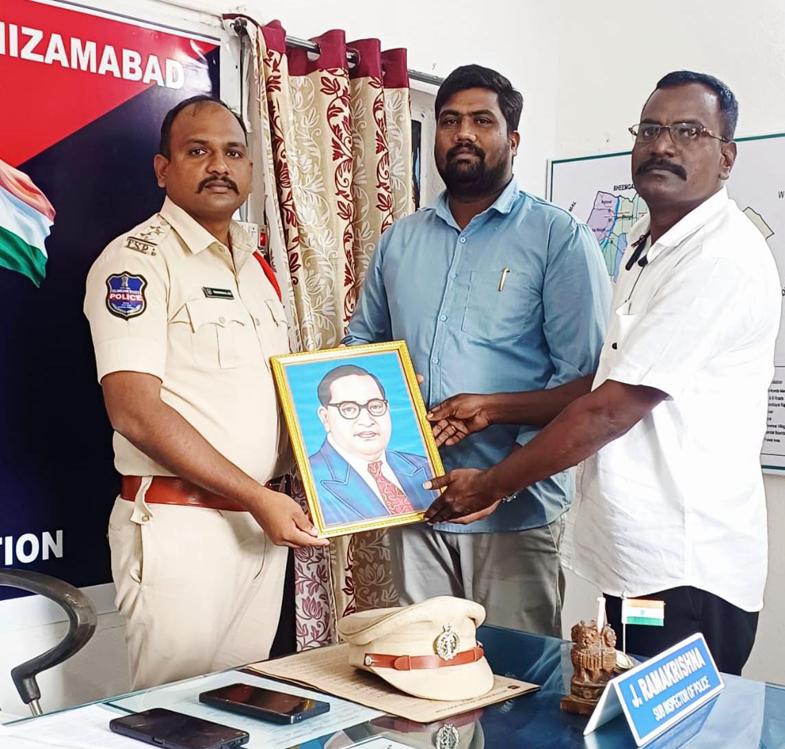 సిరికొండ ఎస్సైని కలిసిన పలువురు నాయకులు..!