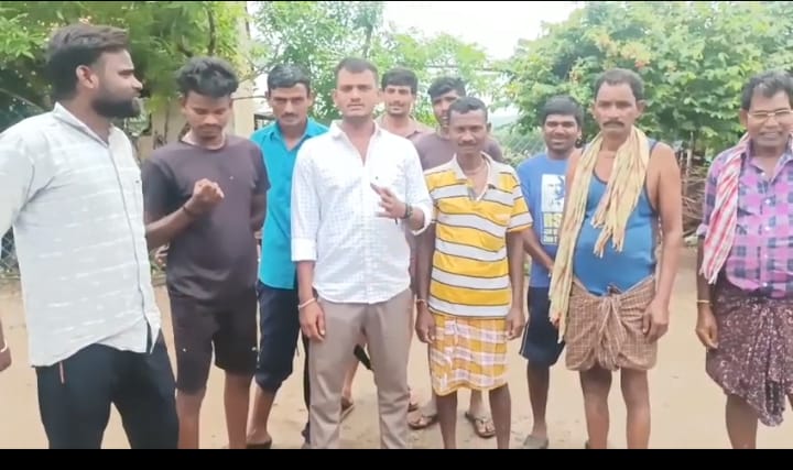 భారీ వర్షలవల్ల 250ఎకరాలుతీవ్ర పత్తి పంట నష్టం వాటిల్లింందని మొట్లగూడ రాంపూర్ రైతుల ఆవేదన.