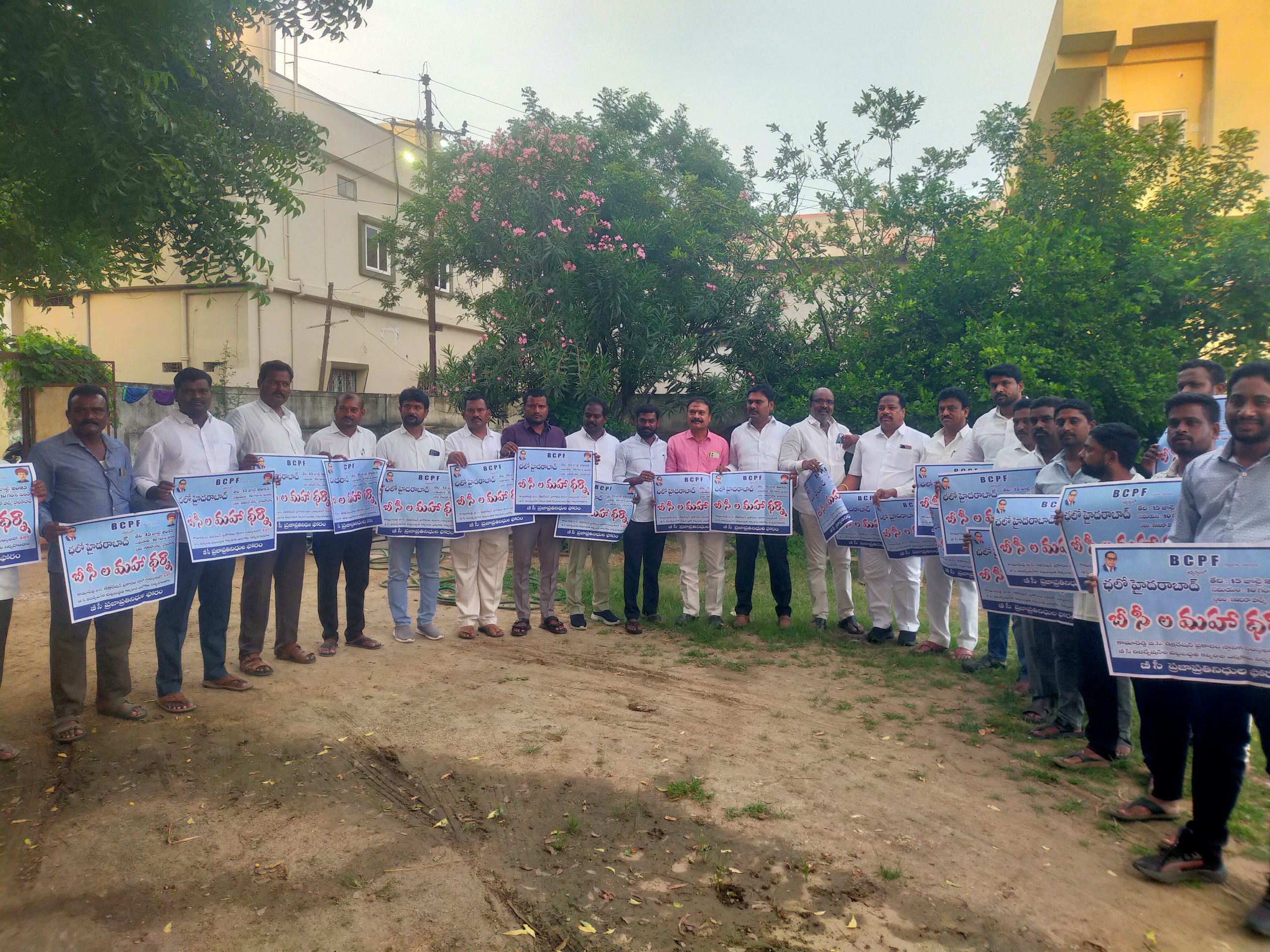 స్థానిక సంస్థల ఎన్నికల్లో 42 శాతం రిజర్వేషన్లు ఇవ్వాలి.