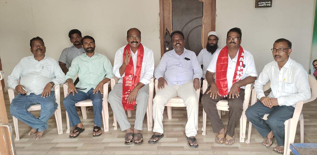 హైకోర్టు ఆర్డర్ ఉన్న భూముల సమస్య పరిష్కరించని రెవెన్యూ అటవీ అధికారులు…!