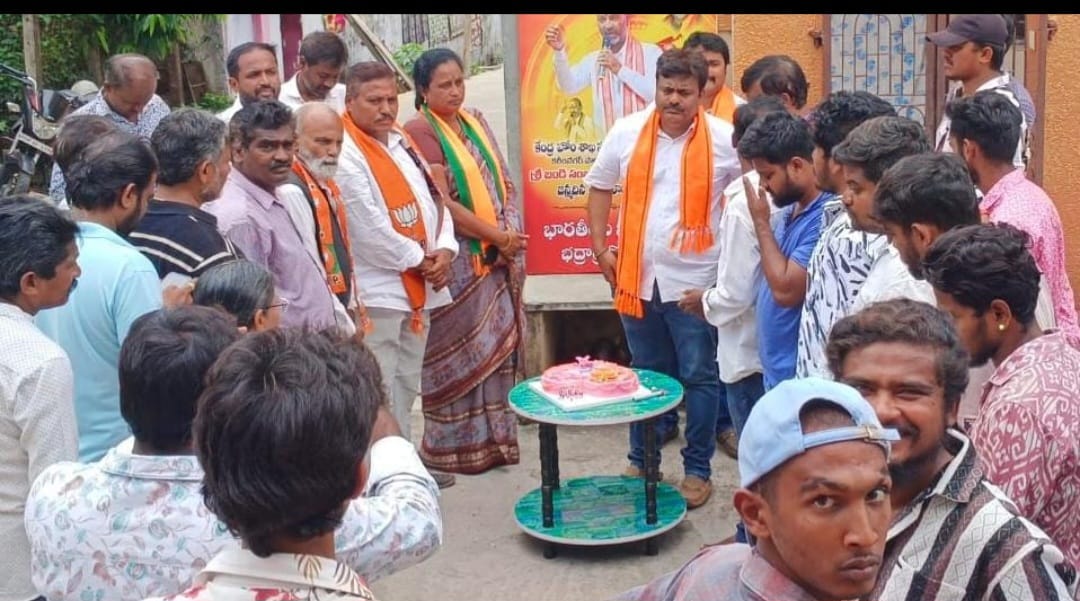 కేంద్ర హోం శాఖ మంత్రి బండి సంజయ్ జన్మదిన వేడుకలు.