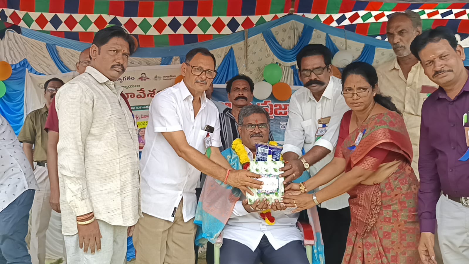మెగా పేరెంట్స్ టీచర్స్ మీటింగ్ లో పాల్గొన్న నీరుకొండ