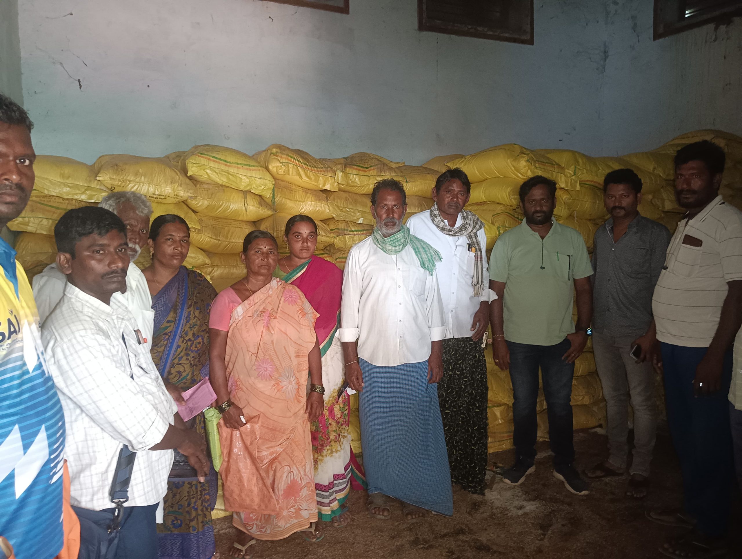 మండలంలో సరిపడా యూరియా నిల్వలు