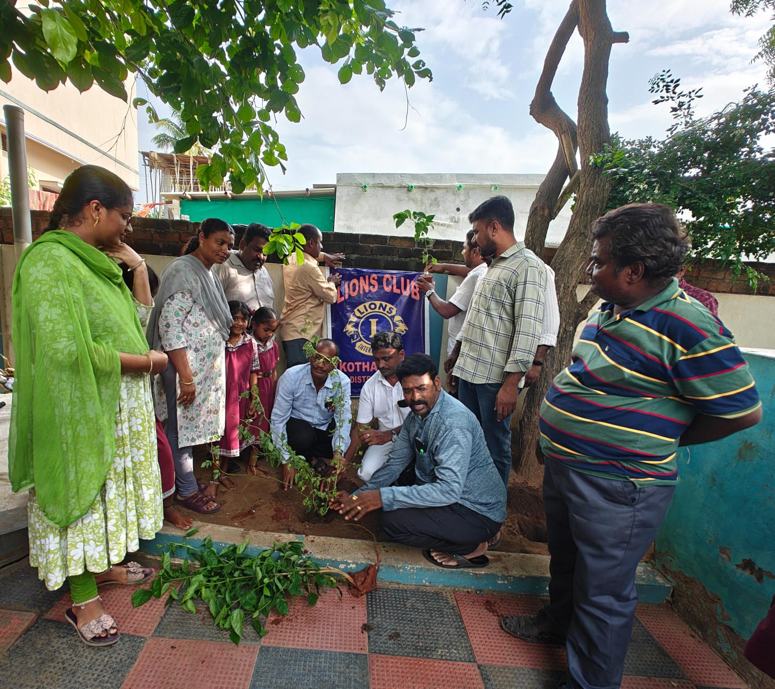 పర్యావరణ పరిరక్షణలో ప్రతి ఒక్కరూ భాగస్వామ్యం కావాలి.
