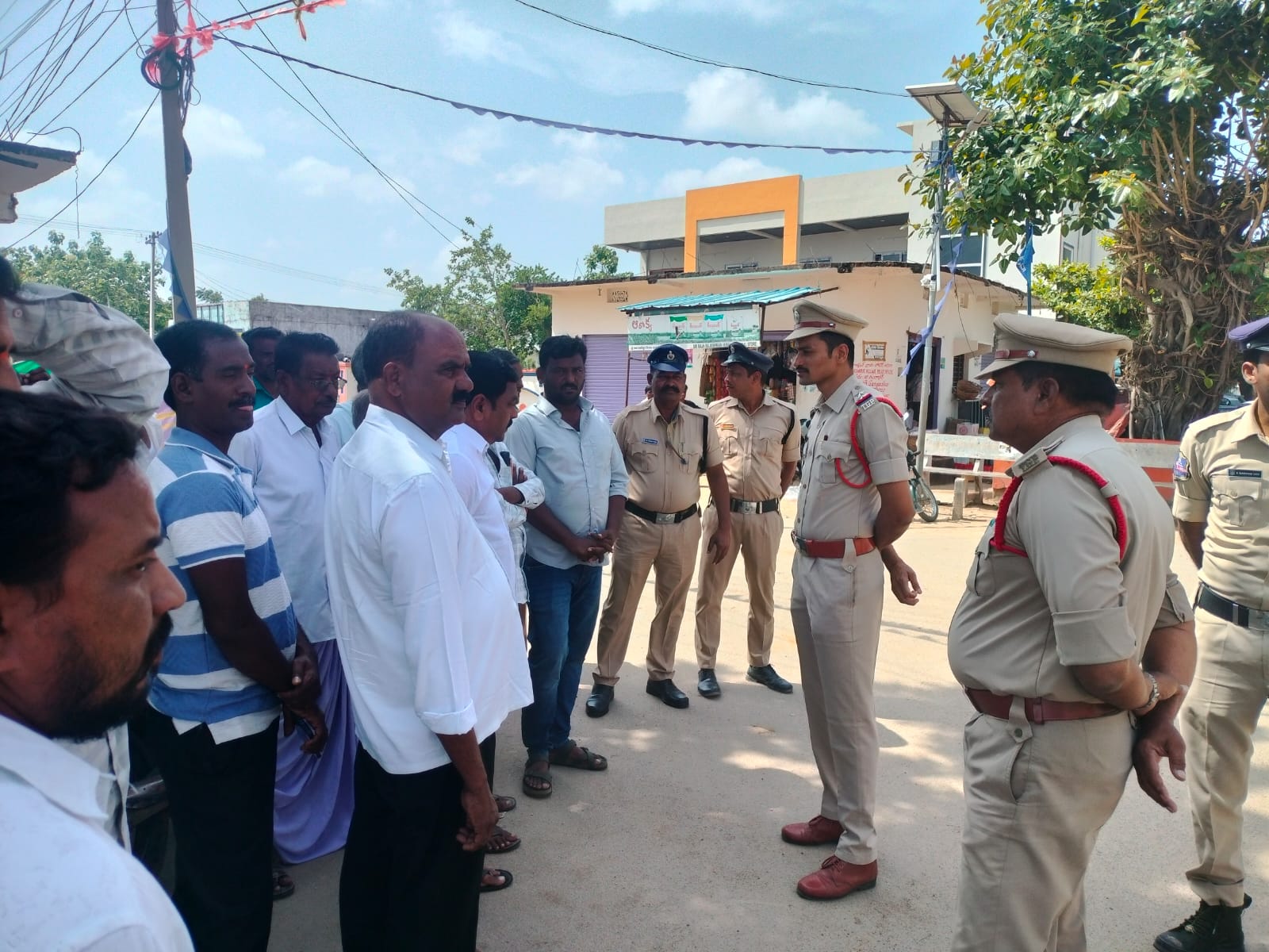 గంజాయి మరియు సైబర్ నేరాలపై అవగహన సదస్సు నిర్వహించిన -ఎస్సై పడాల రాజేశ్వర్