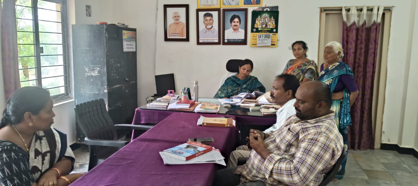 పి. జి. ఆర్. ఎస్. లో పాల్గొన్న అన్ని శాఖల అధికారులు.