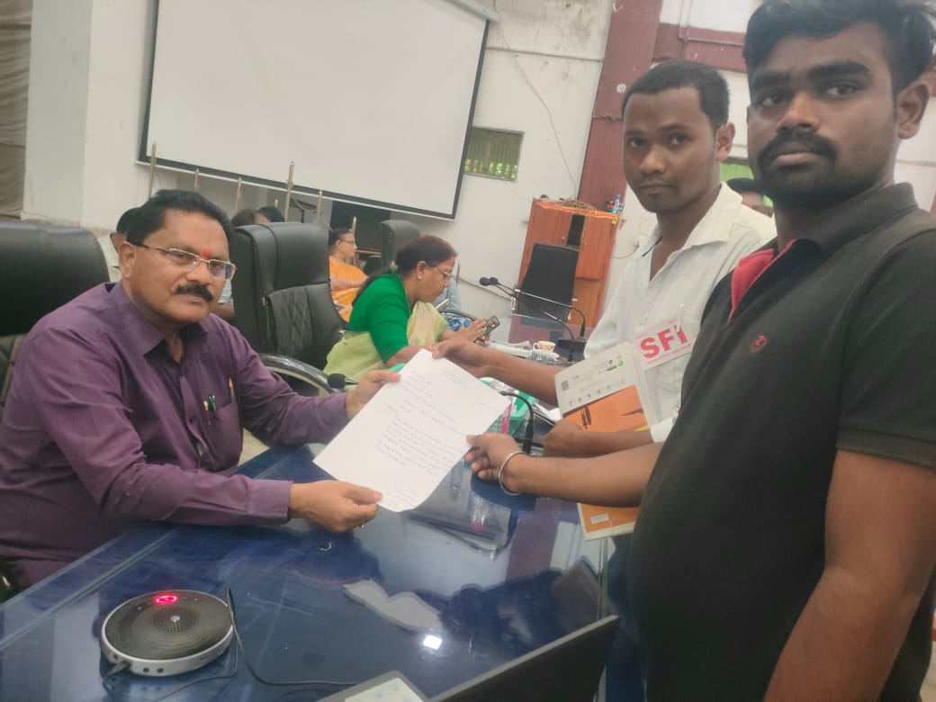 ప్రభుత్వం డిగ్రీ అడ్మిషన్ త్వరగా ప్రారంభించాలి. డ్యూయల్ మేజర్ విధానం అమలు చెయ్యాలి.