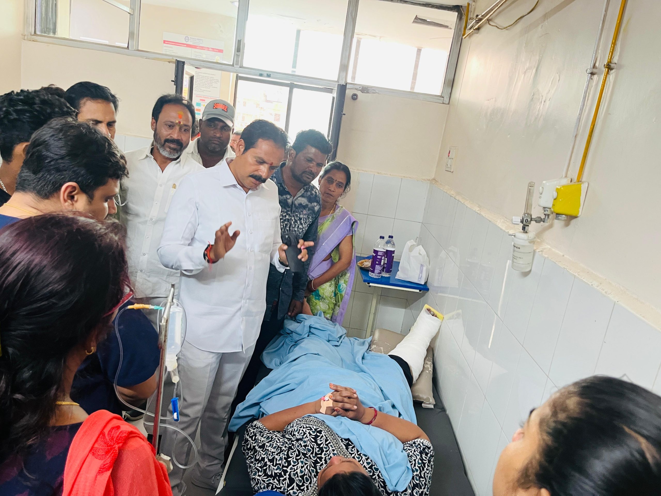 ప్రమాద బాధితులను పరామర్శించిన జగదీశ్వర్ గౌడ్