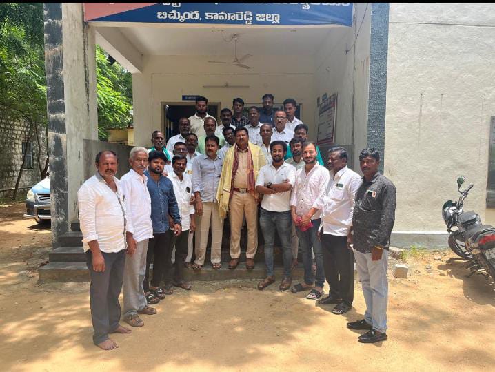 సీఐ రవికుమార్ గారిని సన్మానించిన కాంగ్రెస్ నాయకులు….