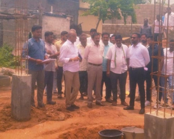 ఇందిరమ్మ ఇండ్ల నిర్మాణం పనులు పరిశీలించిన జిల్లా కలెక్టర్ సత్యప్రసాద్