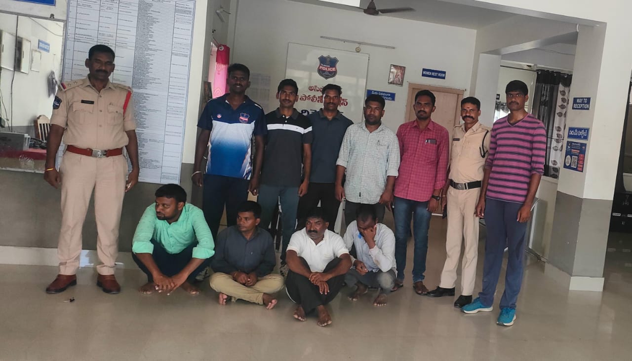 పేకాట స్థావరం పై దాడి నలుగురుపై కేసు నమోదు
