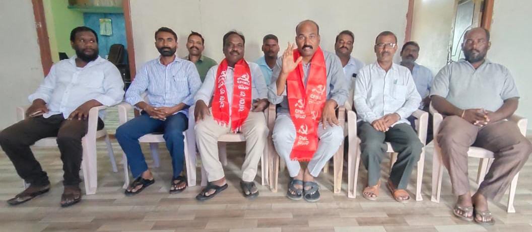 పల్లెల్లో ఏరులై పారుతున్న మద్యం పట్టించుకోని అధికార యంత్రాంగం..!