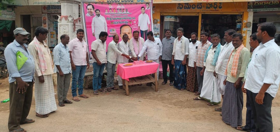 ఘనంగా మాజీ మంత్రి జన్మదిన వేడుకలు