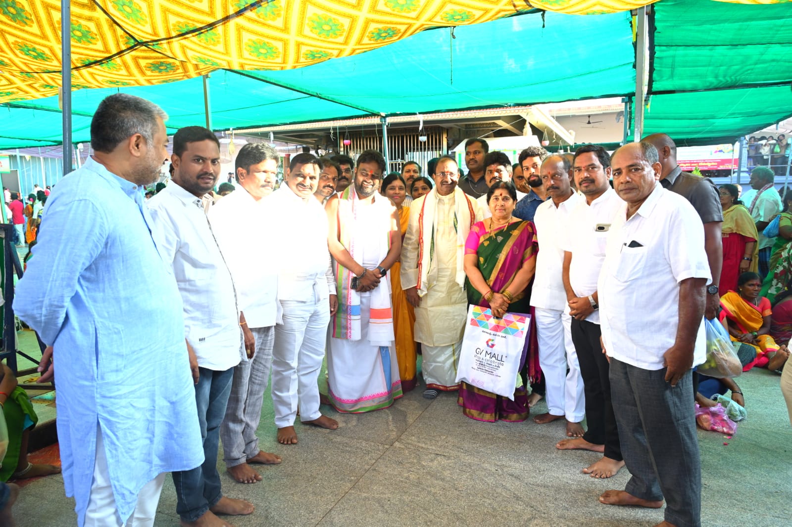 వాడపల్లి వెంకటేశ్వర స్వామిని దర్శించుకున్న శాసనమండలి సభ్యులు బిజెపి జాతీయ కార్యవర్గ సభ్యులు సోము వీర్రాజు