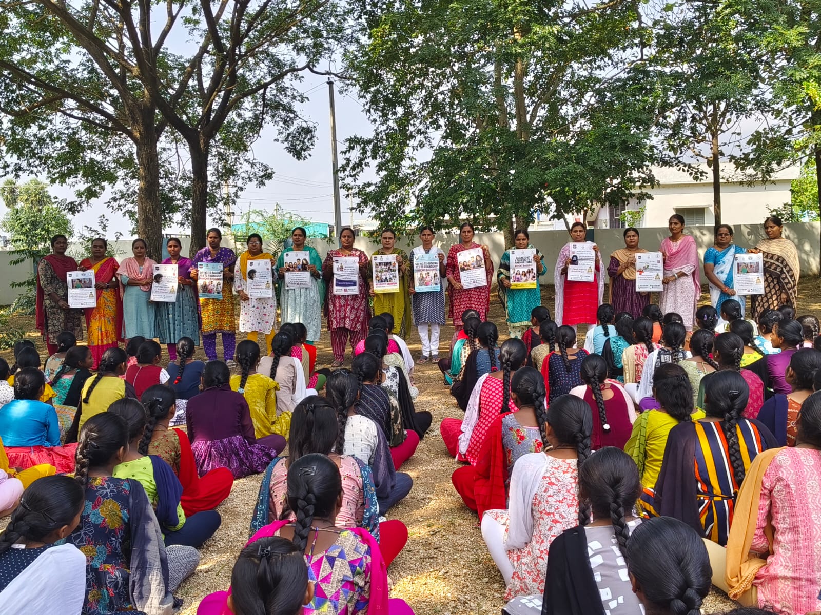 విద్యార్థులకు సైబర్ నేరాల పై అవగాహన