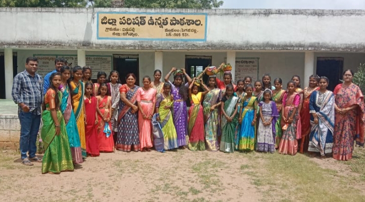 జిల్లా పరిషత్ ఉన్నత పాఠశాలలో బోనాల పండుగ.