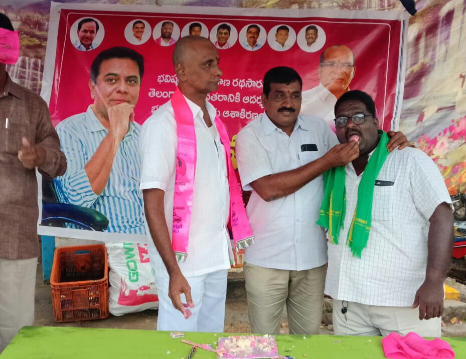 కేటీఆర్ జన్మదిన వేడుకలు చండ్రుగొండ మండల బిఆర్ఎస్ పార్టీ ఆధ్వర్యంలో