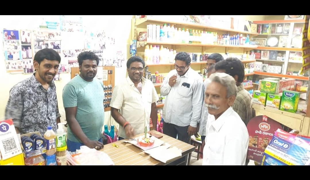 రాష్ట్ర ఆర్యవైశ్య కార్పొరేషన్ చైర్మన్ డ్యూ౦డిరాకేష్ జన్మదిన వేడుక కాట్రేనికొనలో