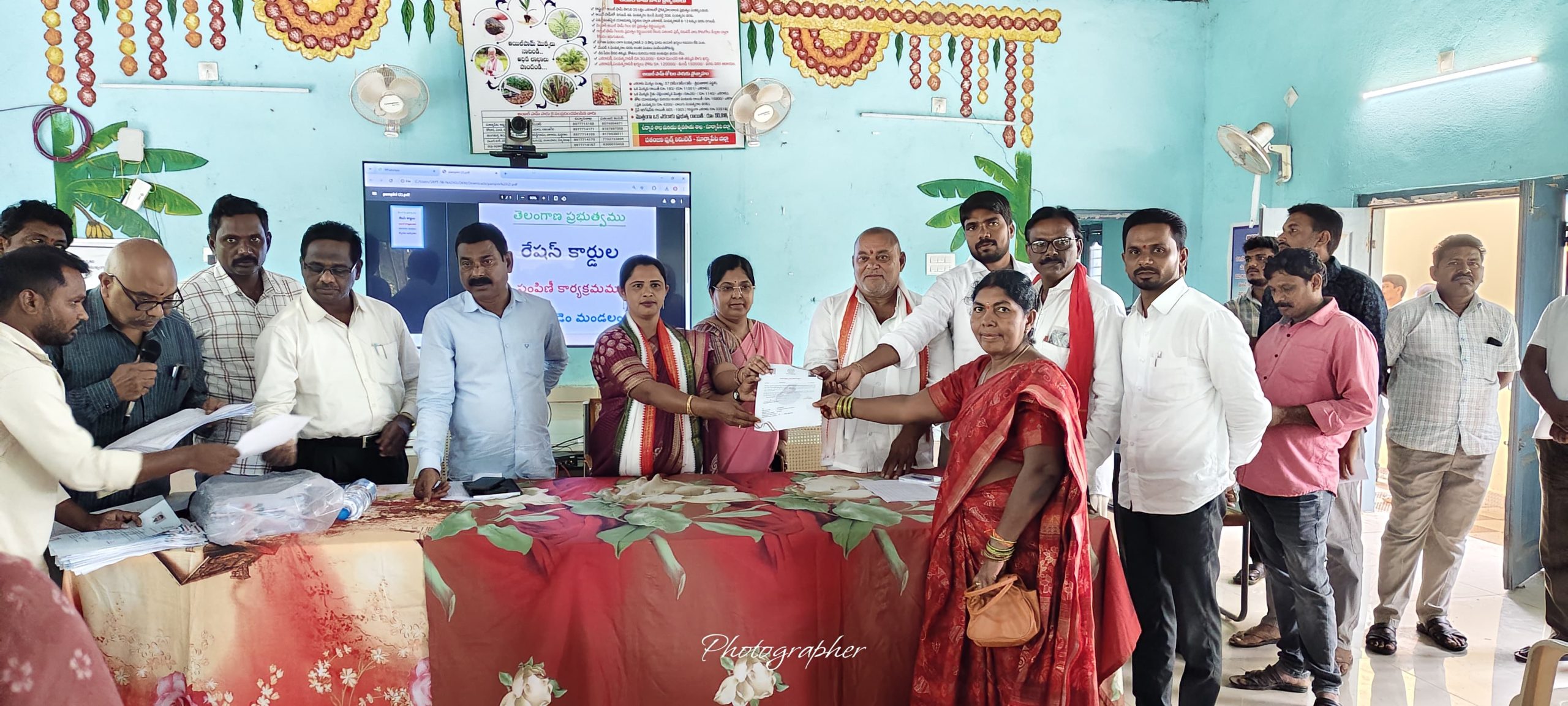 ప్రతి పేదవాడికి మూడు పూటలా అన్నం పెట్టడమే కాంగ్రెస్ ప్రభుత్వ ధ్యేయం.