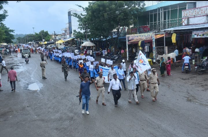 జైనూర్ వ్యవసాయ మార్కెట్ యార్డులో మానవ అక్రమ రవాణా నివారణ పై అవగాహన కార్యక్రమం నిర్వహించబడింది.