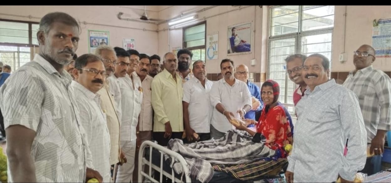 బుద్ధ నాగ జగదీష్ జన్మదిన సందర్భంగా ఏరియా ఆసుపత్రిలో గర్భిణీ స్త్రీలకు పళ్ళు రొట్టె పంపిణీ