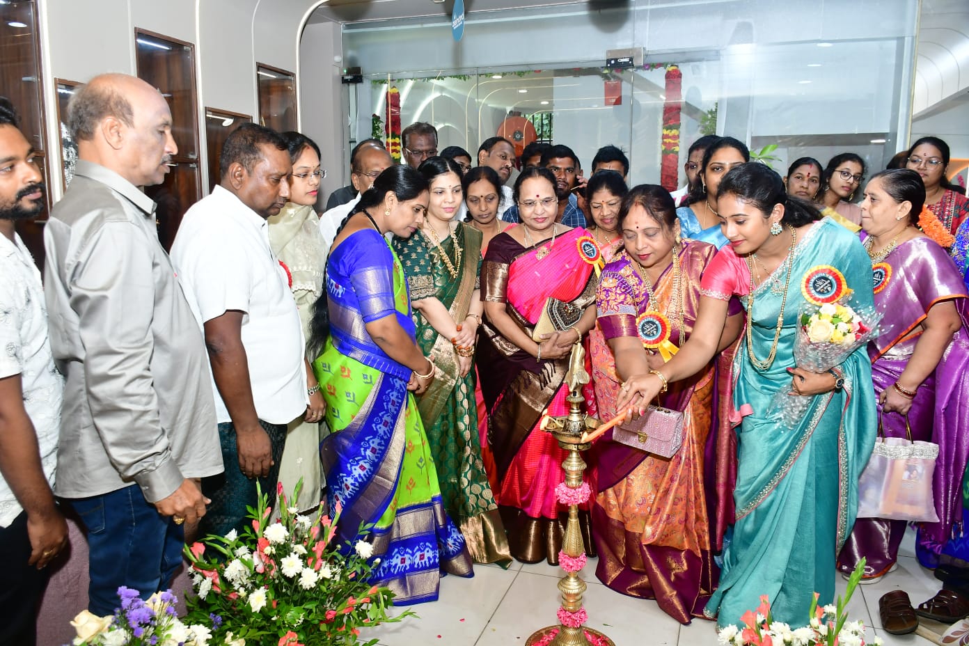 సామ్రాజ్య సిల్వర్ కింగ్డంలో స్వా డైమండ్ వ్యాపార ప్రారంభోత్సవం శ్రీ కందుల శ్రీ రంగ ప్రియ