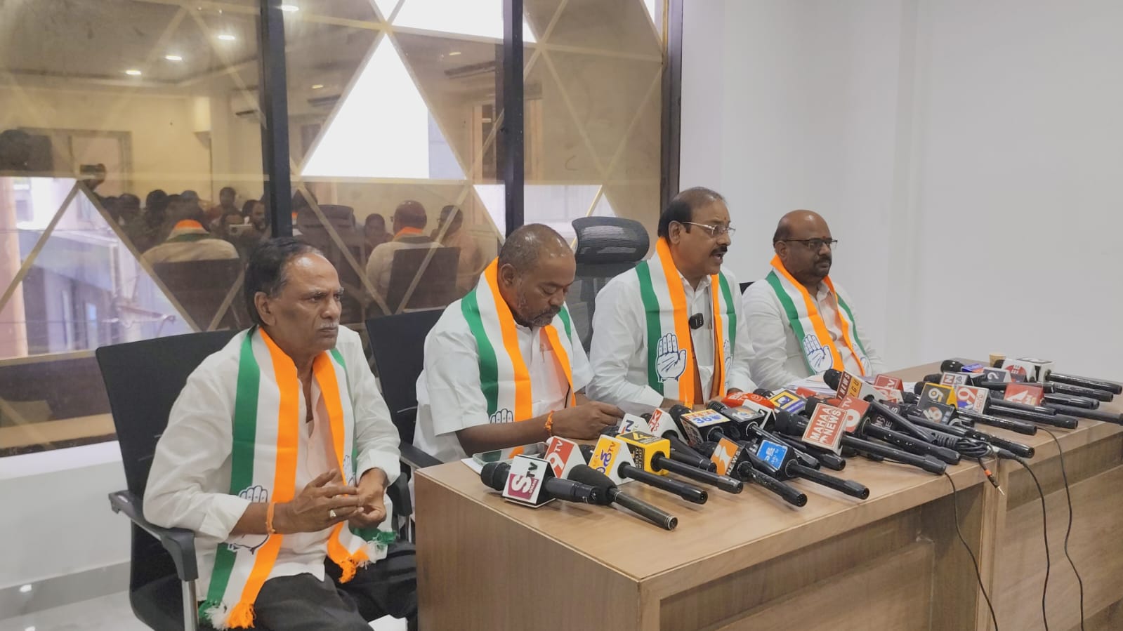 అసెంబ్లీ ఎన్నికల ముందు నాతో సహా నా అసిస్టెంట్ నెంబర్ మా పార్టీ నాయకుల నెంబర్లు సైతం ట్యాపింగ్ చేసిన టిఆర్ఎస్ ప్రభుత్వం.