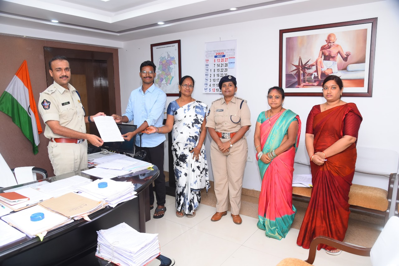 జిల్లా పోలీసుశాఖలో కారుణ్య ఉద్యోగ నియామక ఉత్తర్వులు అందజేత-విజయనగరం జిల్లా ఎస్పీ వకుల్ జిందల్, ఐ.పి.ఎస్.,